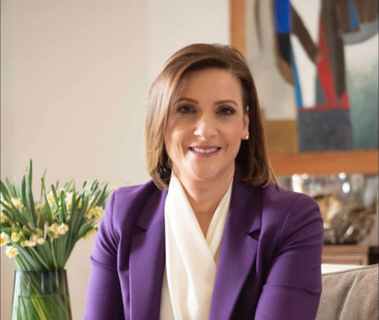 Prima Doamnă a Ciprului, Philippa Karsera, renunță la funcție în urma acuzațiilor de corupție Philippa Karsera, soția președintelui cipriot Nikos Anastasiades, a anunțat oficial că își va da demisia din poziția de membru în comitetul de conducere al unui important fond caritabil, după apariția acuzațiilor grave de corupție