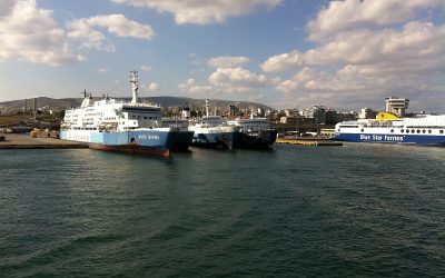 Piraeus-port-credit-David-Broad-CC-BY-30-Wikimedia-Commons-.jpeg - StiriAlese