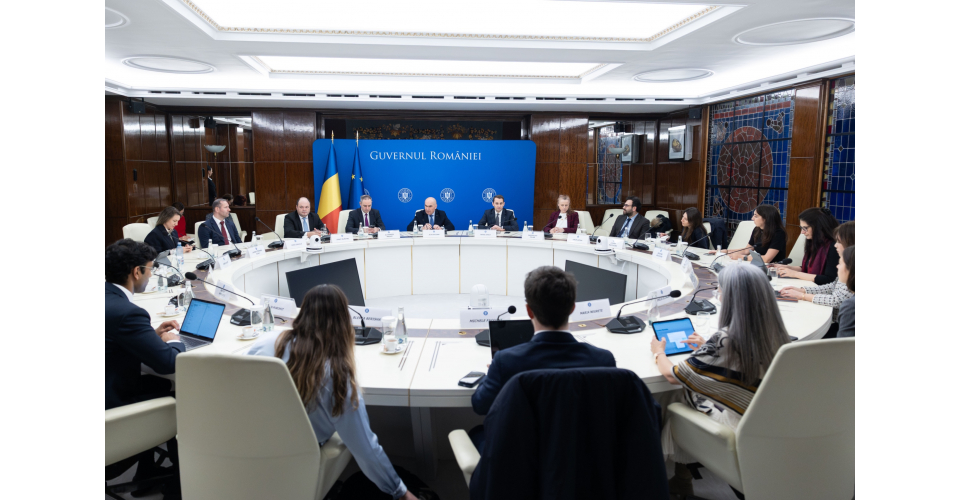 Premier-Bolojan-intalnire-investitori-1.jpeg - StiriAlese