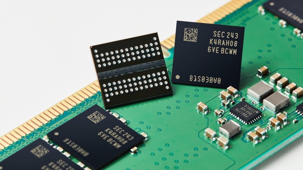 Prețurile memoriei RAM au înregistrat o creștere spectaculoasă în ultimul an, astfel încât kiturile de 32 GB DDR5-6000, care în august 2025 costau în jur de 80 de dolari, au ajuns să se vândă la peste 340 de dolari la începutul anului 2026