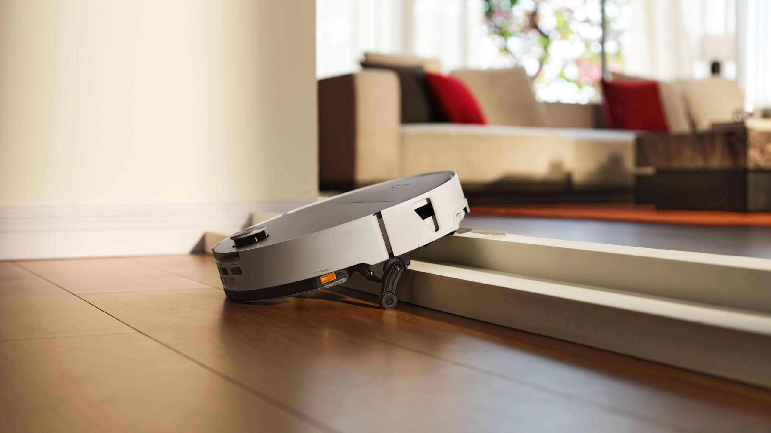 Roborock revoluționează mobilitatea roboților de curățenie, aducând la CES 2026 un concept care ar putea schimba radical modul în care aspiratoarele robotice pătrund în casele noastre cu mai multe etaje