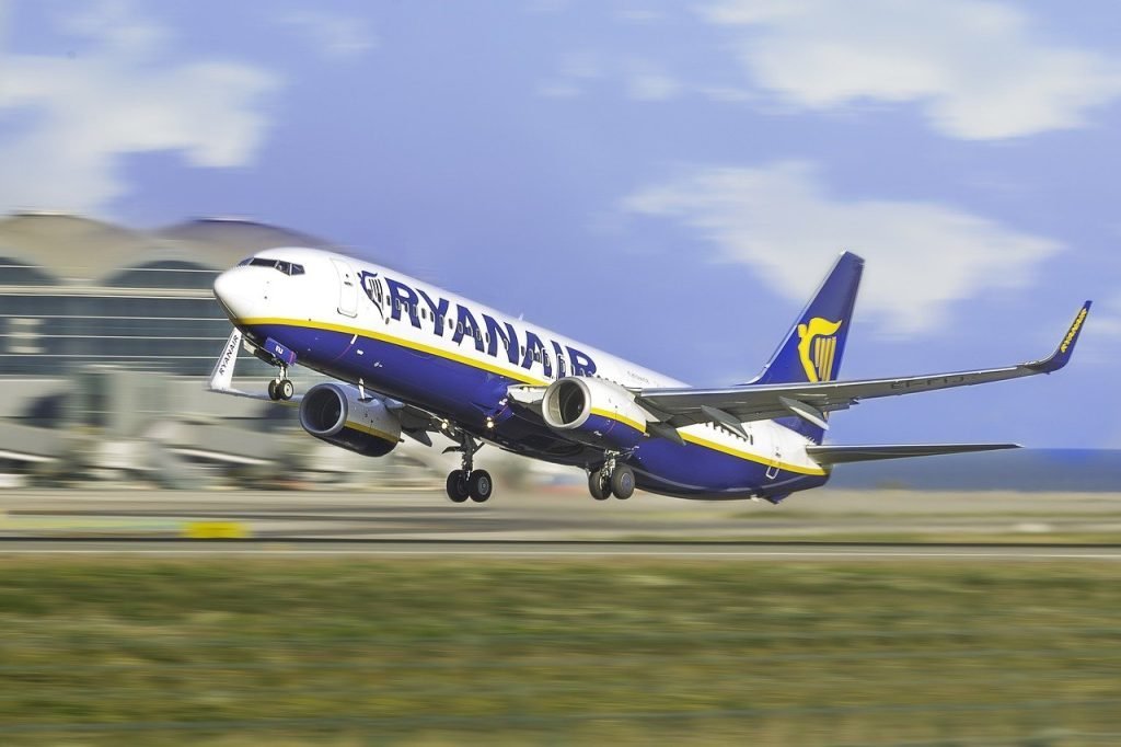 Ryanair ia în calcul eliminarea unor rute din România
