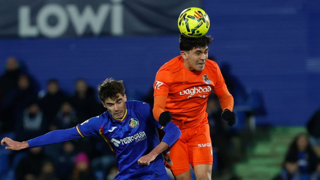 Real Sociedad smulge victoria în minune, cu un gol marcat în prelungiri Într-un meci tensionat, disputat la Getafe, Real Sociedad a reușit să obțină o victorie dramatică grație golului marcat de Aramburu în minutul 95, după ce gazdele au reușit să egaleze în minutul 89