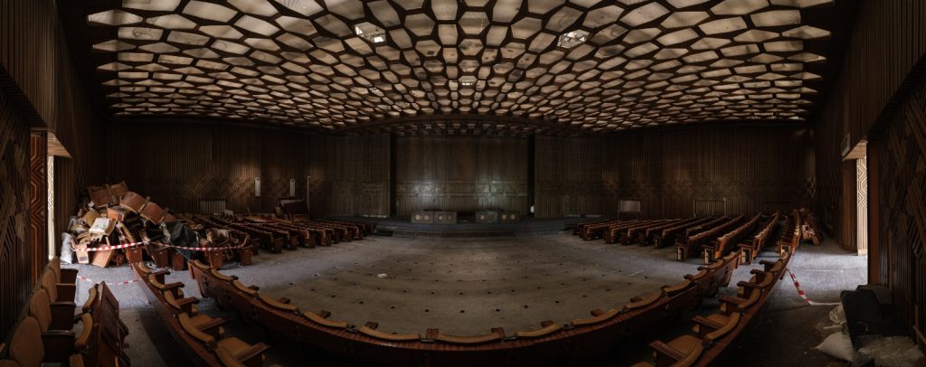 Centrul Național al Dansului din București, un pilon esențial pentru scena artistică românească, se află din nou în criză de spațiu după ce Sala Omnia, una dintre cele mai importante și apreciate infrastructuri dedicate dansului contemporan, a fost pierdută