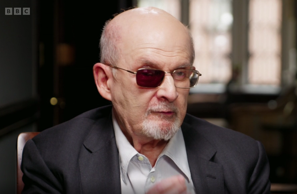 Salman Rushdie avertizează: “Toată lumea este în pericol” în urma incidentelor violente din Statele Unite Scriitorul britanic de origine indiană Salman Rushdie, cunoscut pentru operele sale provocatoare și pentru trecutul său tumultuos, a lansat un avertisment grav în urma unor incidente recente ce au șocat Statele Unite