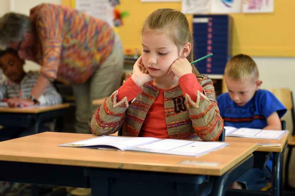 Un nou proiect educațional menit să combată abandonul școlar în Sectorul 1 al Capitalei urmează să fie supus votului în ședința Consiliului Local din data de 27 ianuarie, marcând o abordare comprehensivă pentru susținerea elevilor din prima copilărie