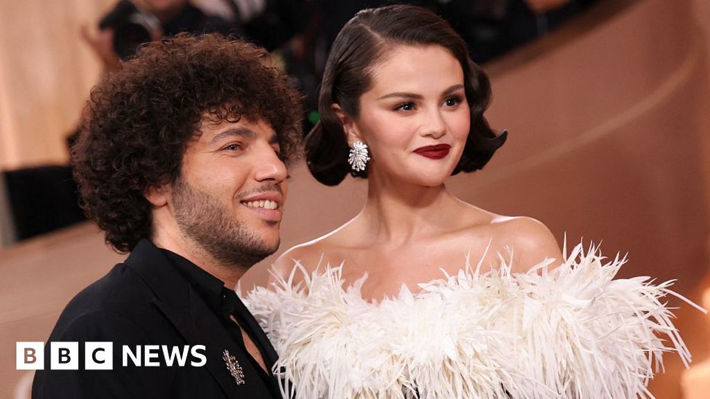 Celebrities arrive for Hollywood ceremony