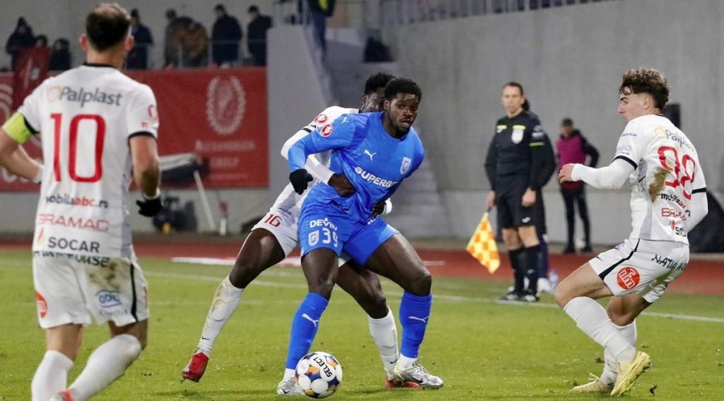 Gestul lui Steven Nsimba care l-a scos din calculele lui Filipe Coelho şi care l-a pus pe lista de transferuri la Universitatea Craiova