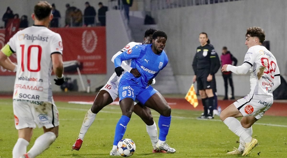 Gestul lui Steven Nsimba care l-a scos din calculele lui Filipe Coelho şi care l-a pus pe lista de transferuri la Universitatea Craiova