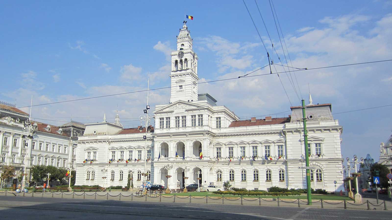 Critici la adresa cheltuielilor Primăriei Arad pentru promovarea pe TikTok Primăria Municipiului Arad a fost recent ținta unor critici dure din partea cetățenilor, după ce s-a aflat că a alocat aproximativ 91.860 de lei pentru realizarea a șapte clipuri video destinate platformei TikTok, cu scopul de a promova orașul