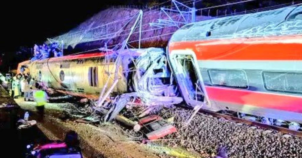 Cel puţin 39 de morţi într-o tragedie feroviară în sudul Spaniei. Ministrul Transporturilor: „Este un accident extrem de ciudat”