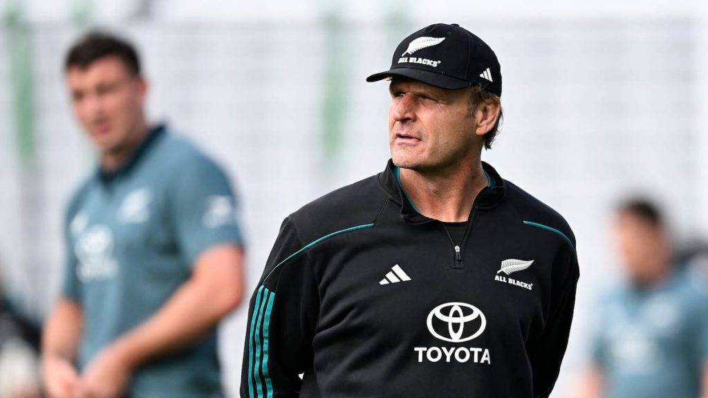 Scott Robertson, demis de la conducerea All Blacks după o evaluare tensionată Scott Robertson a fost înlăturat din funcția de antrenor al echipei naționale de rugby a Noii Zeelande, All Blacks, la doar doi ani de la preluarea mandatului