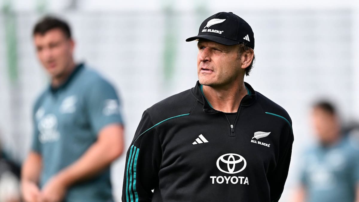 Scott Robertson, demis de la conducerea All Blacks după o evaluare tensionată Scott Robertson a fost înlăturat din funcția de antrenor al echipei naționale de rugby a Noii Zeelande, All Blacks, la doar doi ani de la preluarea mandatului