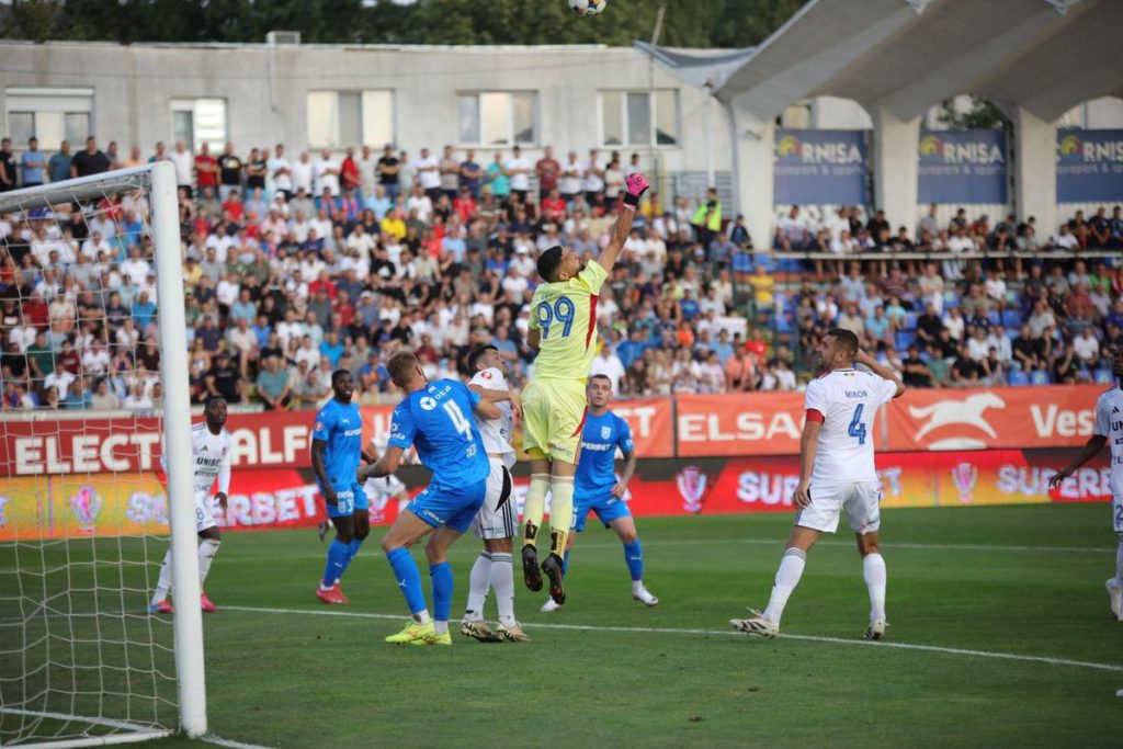 După Dinamo și Rapid, încă un club de la vârful Superligii are DEFICIT de 4 milioane de euro