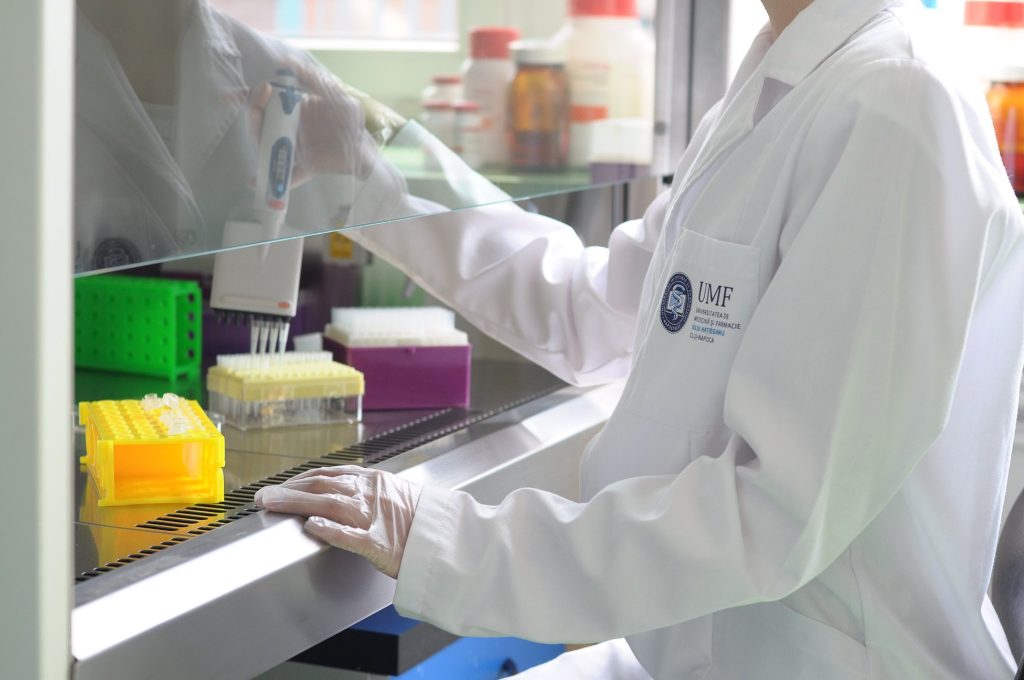 Un student al Universității de Medicină și Farmacie „Iuliu Hațieganu” din Cluj-Napoca a decis să meargă în instanță pentru a contesta decizia de exmatriculare și pentru a-și putea continua studiile