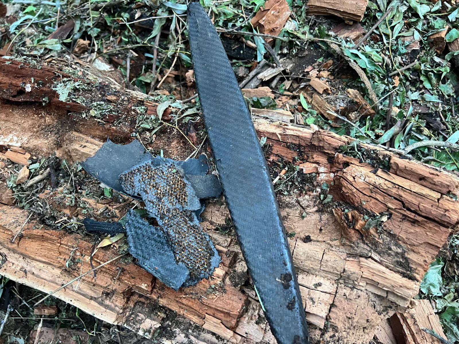 O dronă militară, aparent de origine necunoscută, a fost descoperită recent într-o gospodărie din Vrancea, ridicând mari semne de întrebare atât pentru autorități, cât și pentru experți în domeniul securității