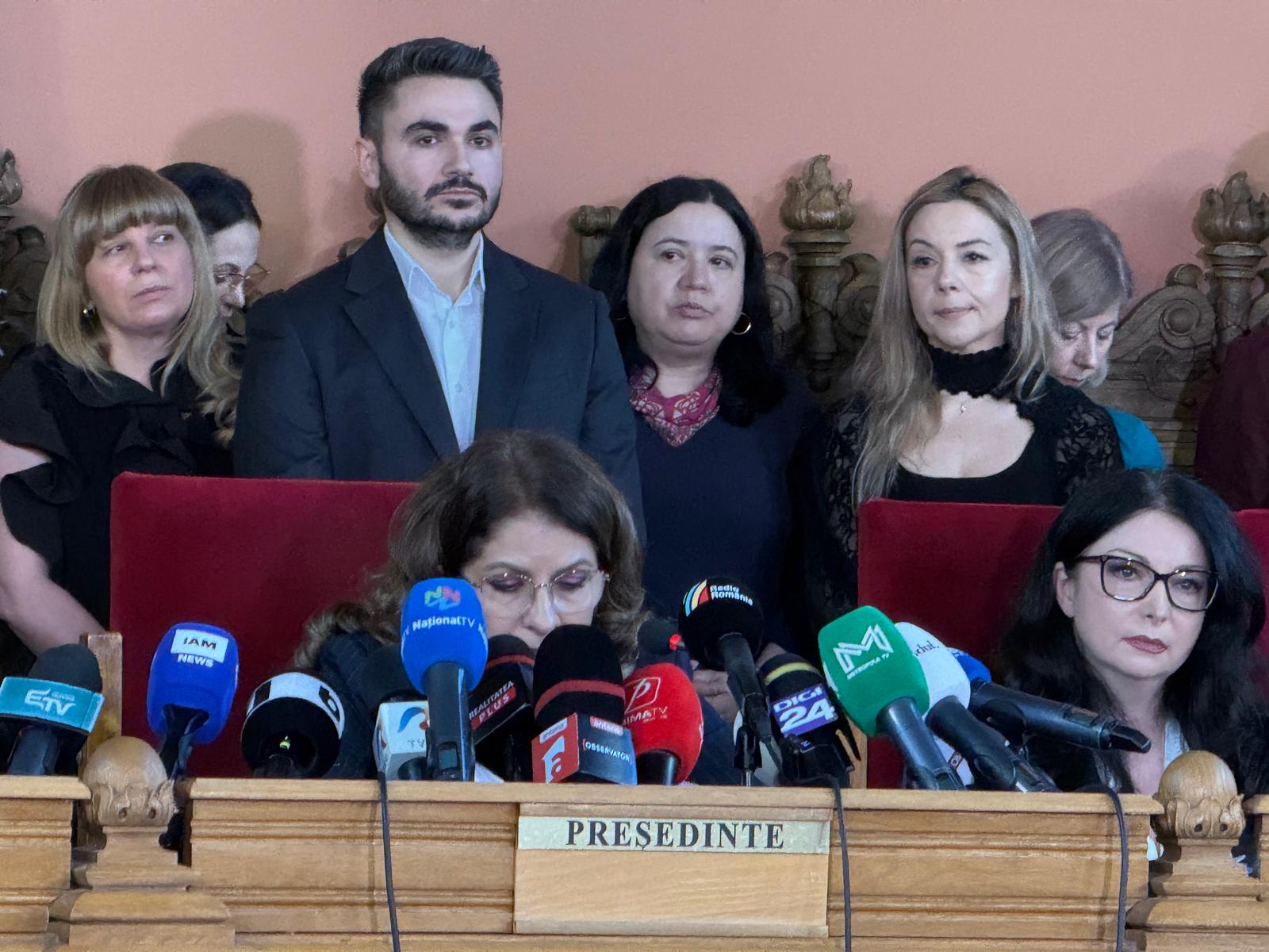 Favoare suspectă: Dosare pe 31 decembrie având termen de judecată record pentru început de an Un fenomen în atenția publicului și a sistemului judiciar din România iese în evidență în ultimele zile: modul în care unele dosare sunt programate pentru judecată în condiții aparent privilegiate, ridicând semne de întrebare privind imparțialitatea și transparența actului de justiție