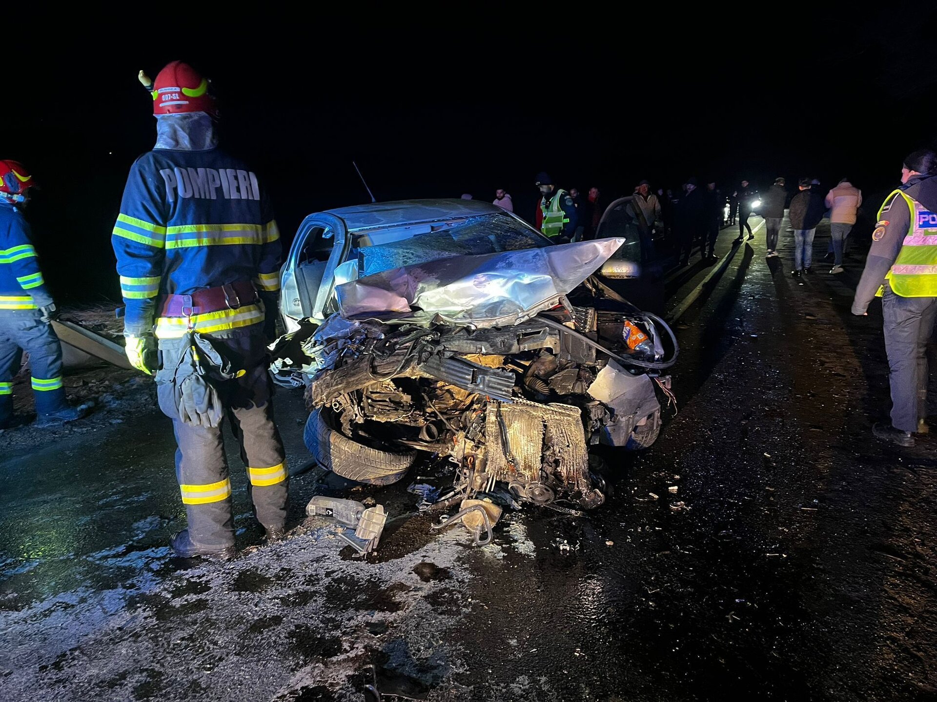 Duminică, în jurul prânzului, un grav accident rutier a avut loc pe DJ 106, între localitățile Dobârca și Poiana Sibiului, județul Sibiu, cazul fiind atât de grav încât a fost activat Planul Roșu de Intervenție
