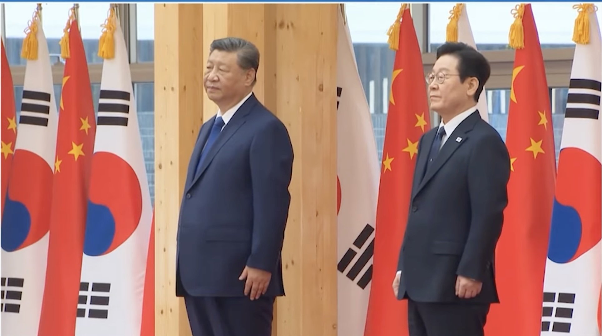 Avertismentul Chinei pentru Coreea de Sud: Xi Jinping îndeamnă la solidaritate în fața tumultului global Pe fondul unor tensiuni tot mai evidente în regiunea Asia-Pacific și într-un context internațional marcat de conflicte, crize economice și neînțelegeri diplomatice, președintele Chinei, Xi Jinping, a avut o întâlnire crucială cu omologul său sud-coreean, Lee Jae-myung, în capitala Beijing