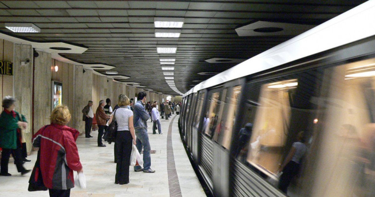 Circulația metroului afectată de o tentativă de sinucidere în capitală Circulația trenurilor de metrou a fost reorganizată, miercuri după-amiază, în sistem pendulă între stațiile Piața Sudului – Eroii Revoluției și Tudor Arghezi – Piața Sudului, din cauza unei posibile tentative de sinucidere