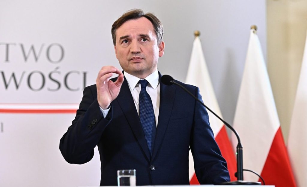 Guvernul polonez a criticat vehement decizia Ungariei de a oferi azil politic fostului ministru al justiției din Polonia, Zbigniew Ziobro