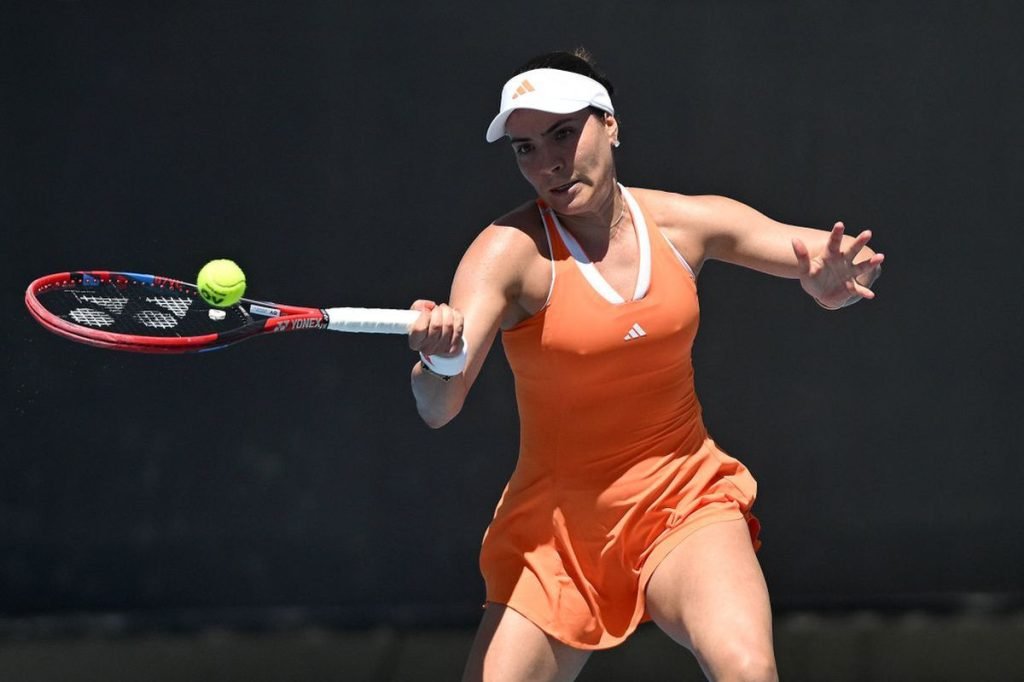 Gabriela Ruse se confruntă cu Ajla Tomljanovic în turul doi de la Australian Open Gabriela Ruse, jucătoare română de tenis în vârstă de 28 de ani, #79 WTA, se află în plină acțiune la Australian Open, având în față un meci important împotriva australiencei Ajla Tomljanovic (#78 WTA)