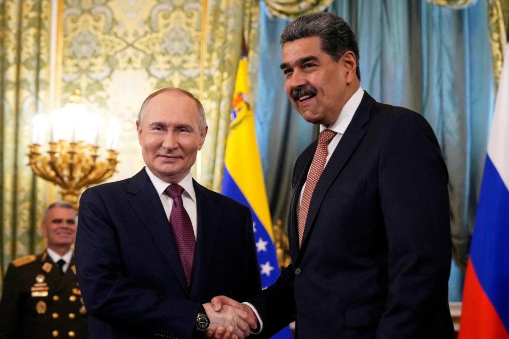 Statele Unite lansează o operațiune militară pentru capturarea lui Nicolas Maduro O intervenție militară fără precedent a fost anunțată sâmbătă, 3 ianuarie, de către Statele Unite, vizându-l pe președintele Venezuelei, Nicolas Maduro, acuzat de implicare în activități de narcotrafic