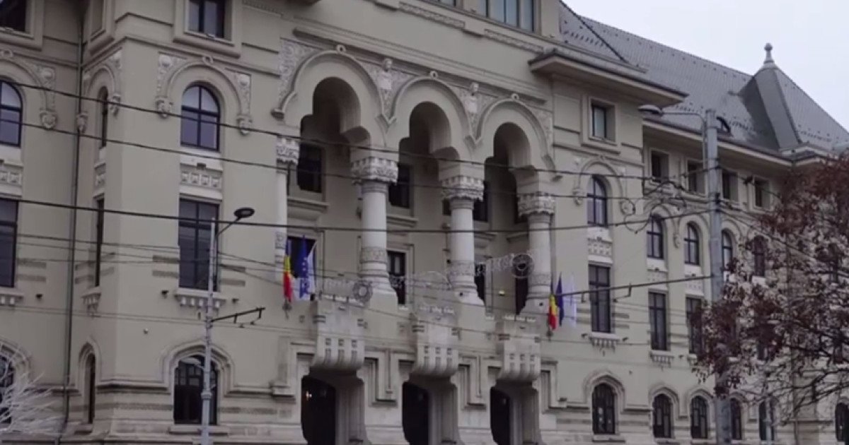 Consilierii Capitalei dezbat majorarea tarifelor STB și desființarea mai multor instituții În ședința de astăzi a Consiliului General al Municipiului București, consilierii se vor confrunta cu propuneri controversate care vizează creșterea prețului biletelor pentru transportul public, dar și desființarea a patru instituții municipale