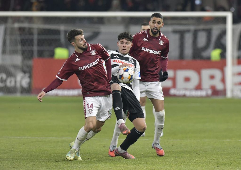 Rapid și U Cluj, un meci decisiv în lupta pentru play-off Sâmbătă seara, pe stadionul din Giulești, Rapid și U Cluj își dispută soarta într-un meci crucial din etapa a 24-a a Superligii