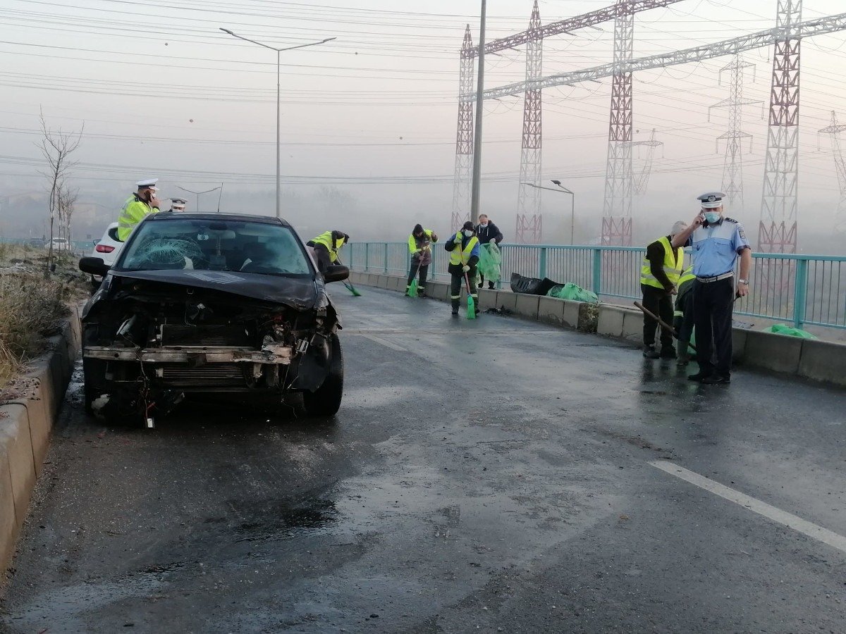 7 autoturisme implicate într-un grav accident în lanț pe autostrada A1, la Curtea de Argeș: circulația blocată și intervenție de urgență Un accident în lanț produs în această seară pe autostrada A1, în zona municipiului Curtea de Argeș, a creat haos pe șosea și a suscitat reacții rapide din partea autorităților