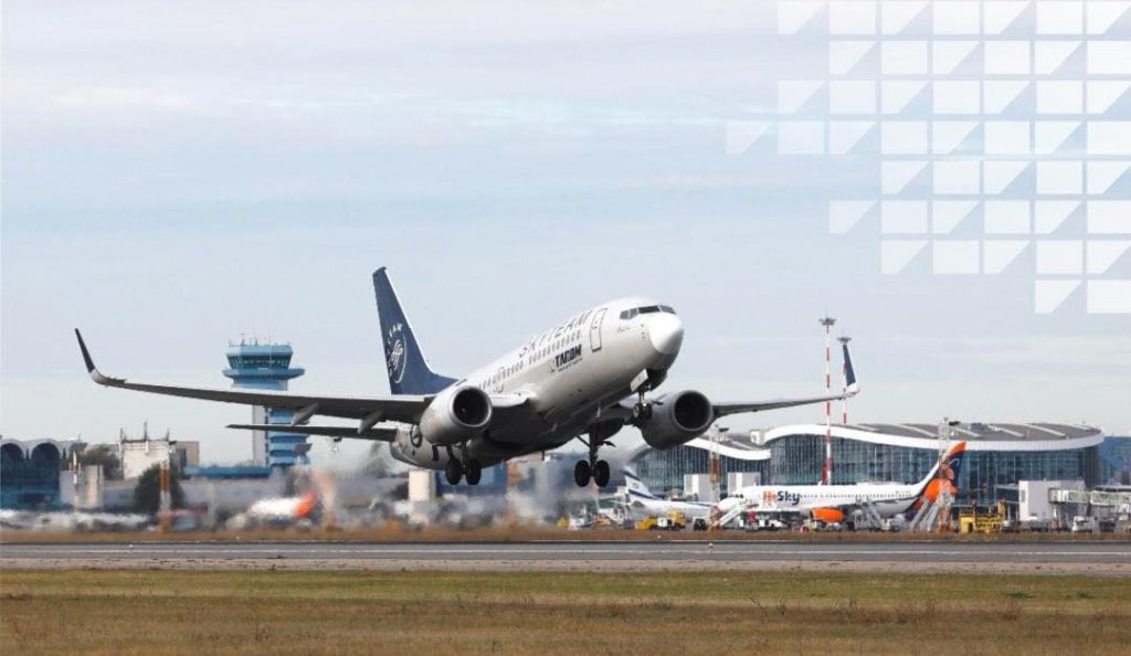 Traficul aerian pe aeroporturile din București funcționează în condiții de iarnă, fără perturbări majore, asigurând o desfășurare relativ normală a zborurilor, deși unele întârzieri au fost înregistrate la destinații importante precum Istanbul, Paris sau Milano