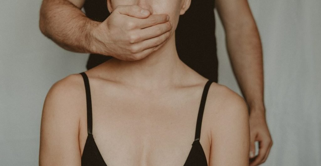 Un bărbat din Ocna Mureș, condamnat definitiv pentru agresiuni sexuale, va ajunge după gratii pentru următorii 27 de ani și opt luni
