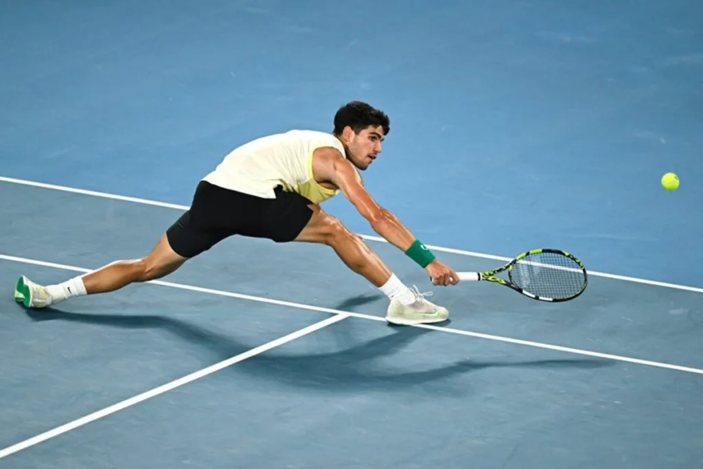 Alcaraz își păstrează coroana la Australian Open 2026 Într-un meci captivant, Carlos Alcaraz, liderul ierarhiei ATP, a continuat parcursul său impresionant la Australian Open 2026, înfruntându-l pe americanul Tommy Paul