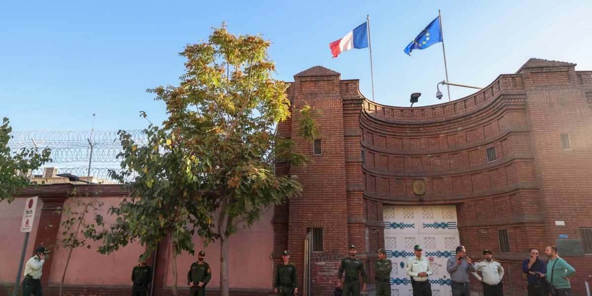 ambasada-frantei-in-iran.jpg - StiriAlese