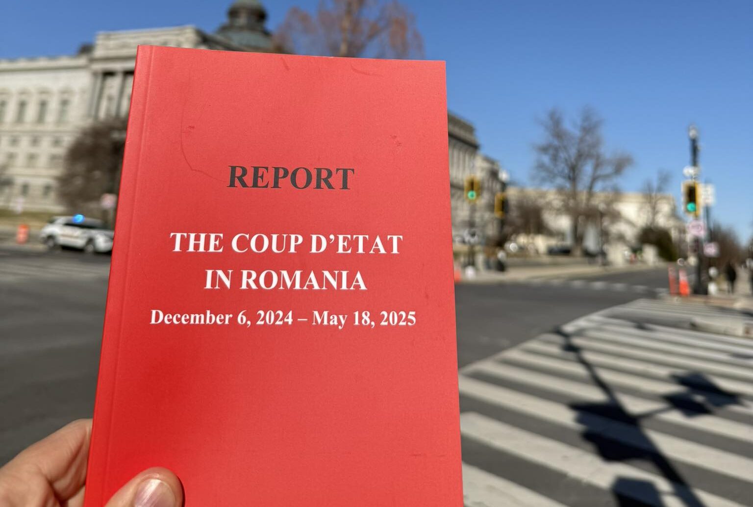 Liderul extremist al partidului AUR, George Simion, a ajuns în Statele Unite ale Americii, iar prezența sa în Capitol Hill a stârnit reacții și tensiuni în contextul politicii românești, în special odată cu anunțul despre intențiile sale de a influența percepția asupra situației interne din România