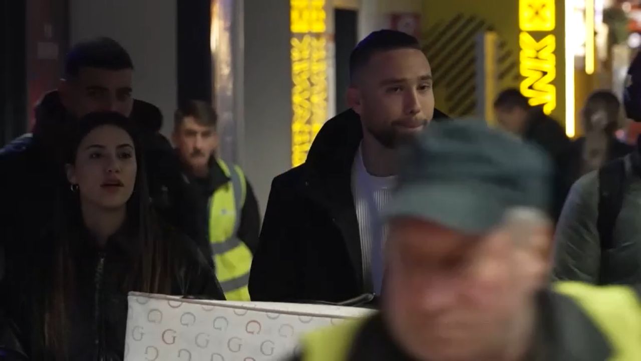 Ofri Arad se alătură FCSB: „Este un pas important în cariera mea” Într-o atmosferă de emoție și așteptare, FCSB l-a prezentat oficial, marți, pe Ofri Arad, noul mijlocaș defensiv al echipei roș-albastre