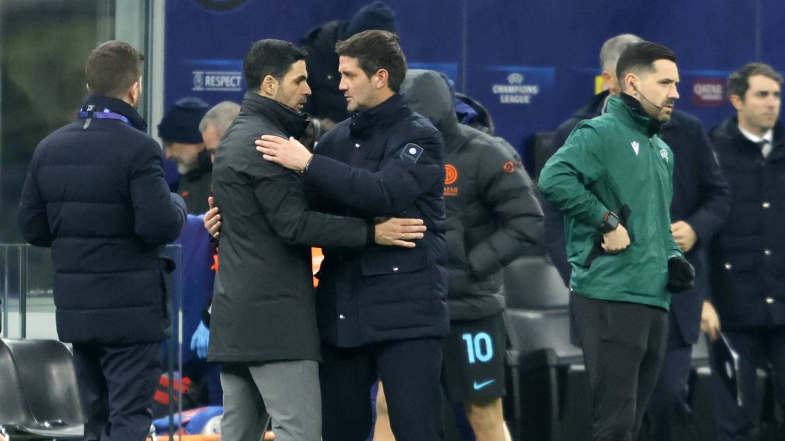 Cristi Chivu, analizat de presa britanică după meciul Inter – Arsenal Inter Milano a suferit o înfrângere surprinzătoare în fața echipei Arsenal, scor 1-3, iar fostul fundaș român Cristi Chivu a fost în centrul atenției presei din Anglia