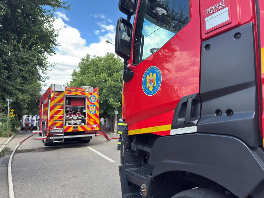 Incendiu violent în Sectorul 5 al Bucureștiului: două victime și amploarea situației sub control Un incendiu major a izbucnit în această dimineață în Sectorul 5 din Capitală, fiind alertată rapid întreaga structură de intervenție a pompierilor și poliției