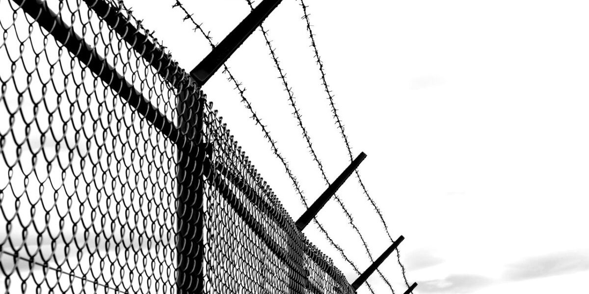 barbed-wire-g01ed0ce60_1280-e1673949380464.jpg - StiriAlese