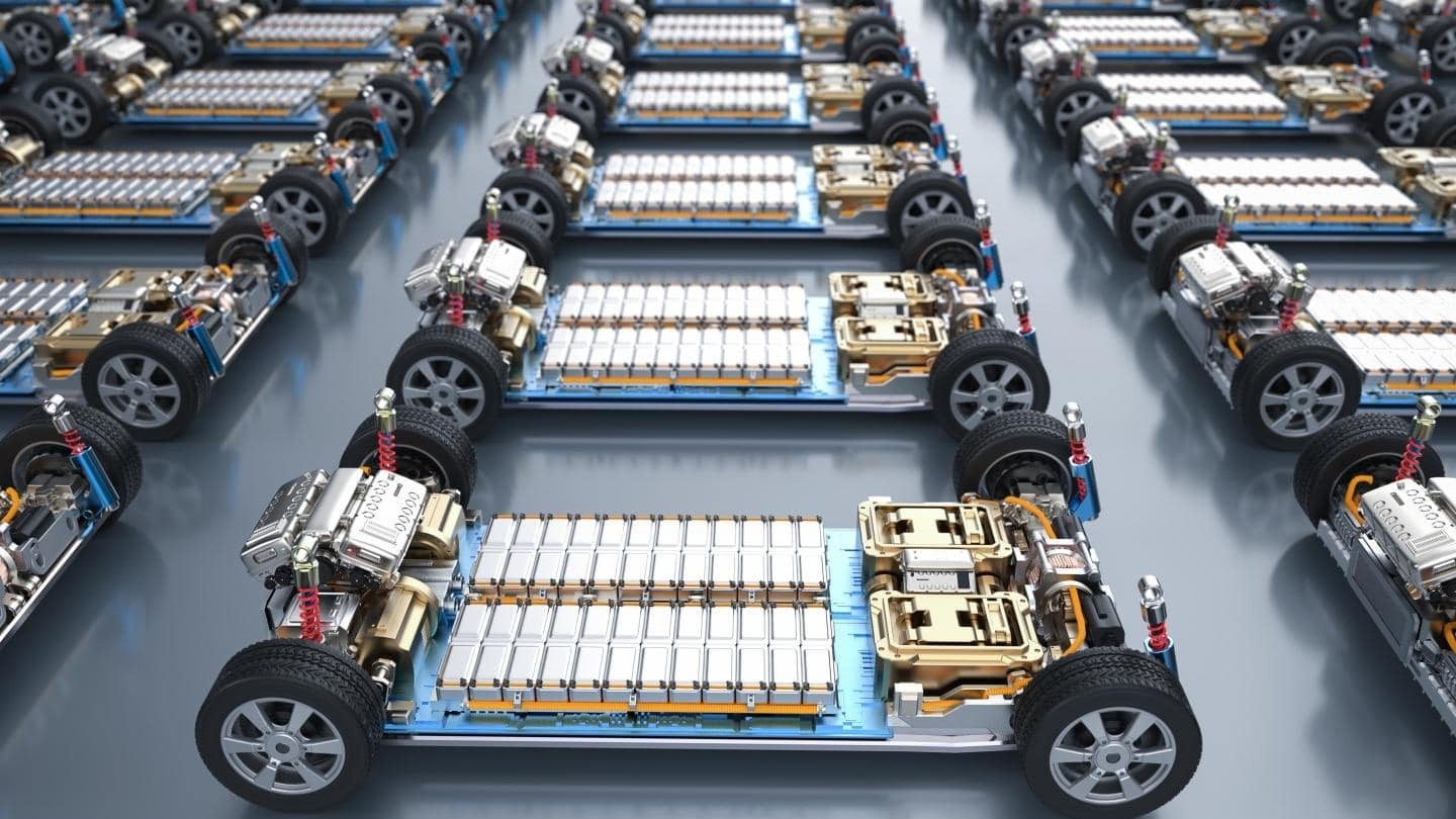 Bateriile sodium-ion devin o alternativă serioasă pentru mașinile electrice, cu marele câștig pentru consumatorii din segmentul de intrare și pentru flotele urbane După ani de zile în care bateriile sodium-ion au fost considerate o promisiune de laborator, tehnologia începe oficial să-și croiască drum spre realitate