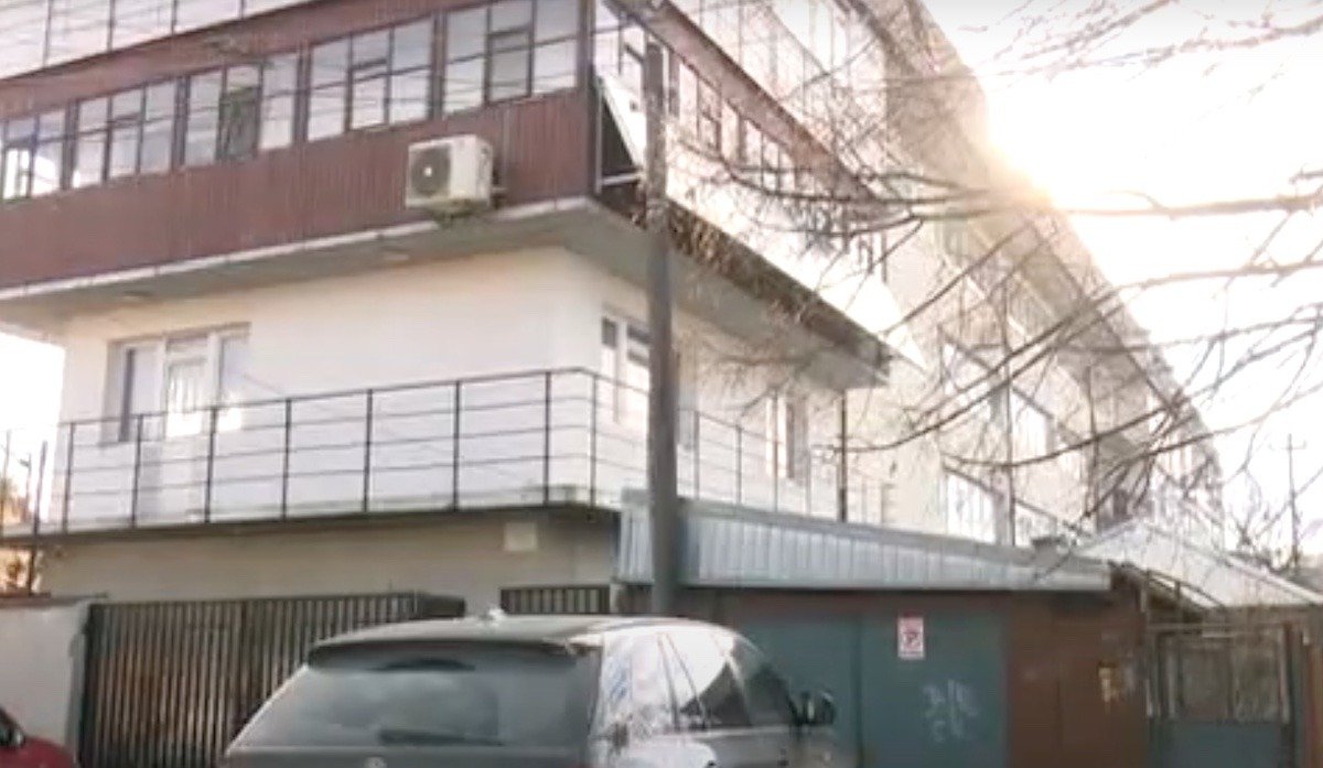 Vântul puternic și ninsorile abundente din ultimele ore au lăsat zeci de mii de utilizatori fără energie electrică în zona Sovata-Corund, din județul Harghita
