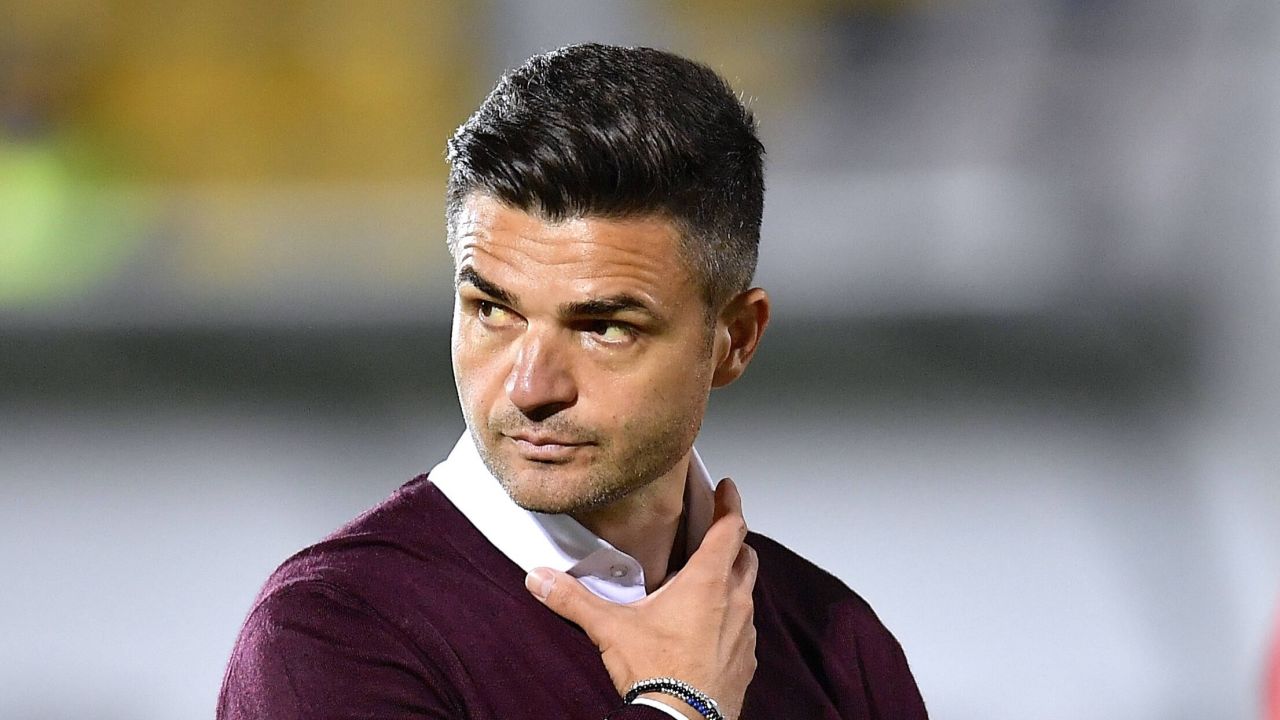 Florin Bratu își expune viziunea asupra luptei pentru titlu în Superligă Florin Bratu, fostul antrenor al echipei Dinamo și cunoscut pentru aportul său în fotbalul românesc, a analizat recent competiția din Superliga și șansele echipelor în cursa pentru titlu