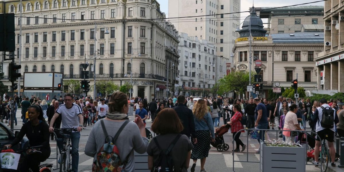 bucuresti-calea-victoriei-oameni.jpg - StiriAlese