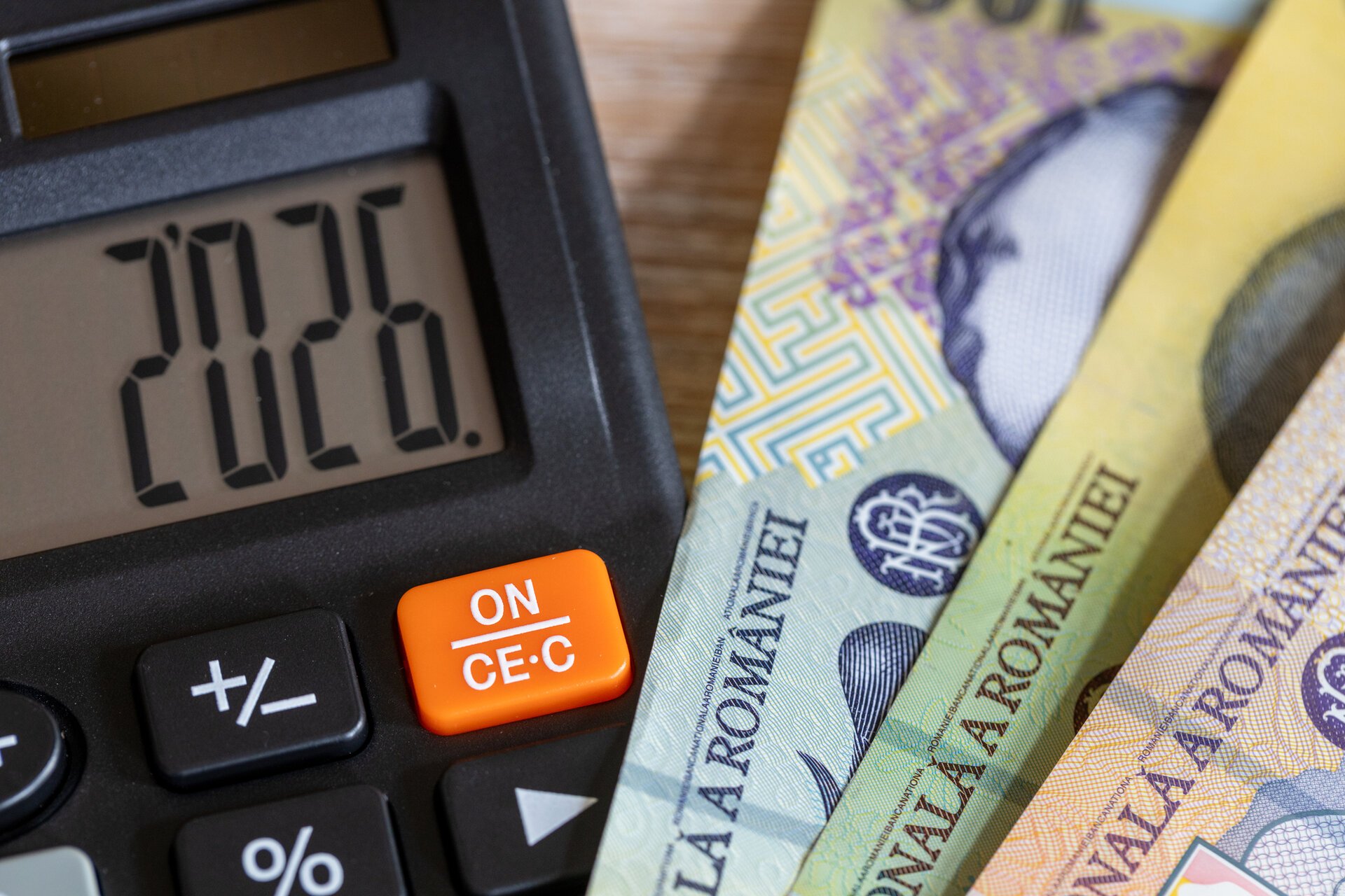 Modificări fiscale majore în 2026: Impozit pe dividende și taxarea tranzacțiilor crypto cresc Anul 2026 a debutat cu o serie de reforme fiscale notabile, care aduc schimbări radicale pentru mediul de afaceri din România