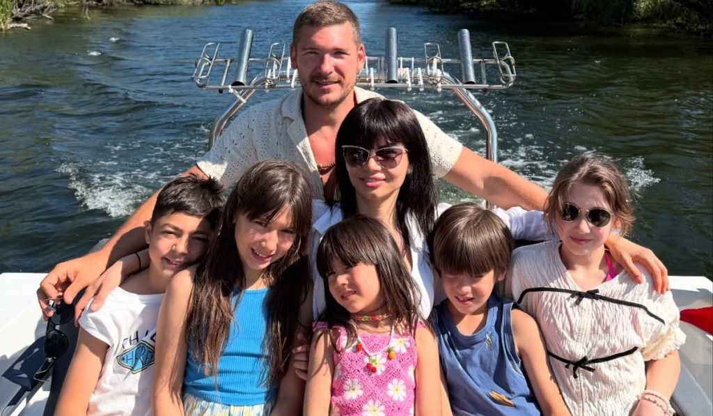 Călin Donca, un concurent controversat la Survivor România 2023 Emisiunea Survivor România revine pe micile ecrane din 9 ianuarie, aducând cu sine o nouă rundă de provocări care promit să țină sute de mii de telespectatori cu sufletul la gură