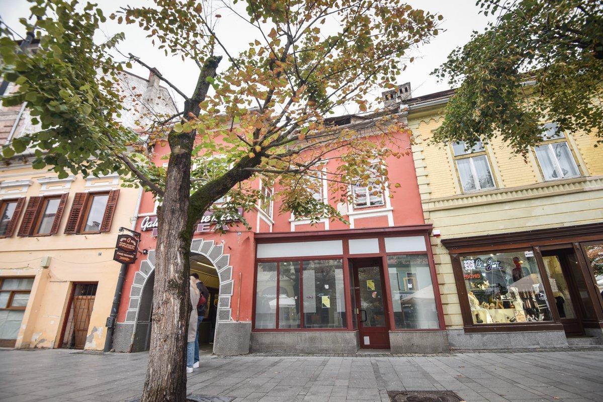 Casa din centrul Sibiului, încă o parte recuperată de Fiscul român în procesul cu fostul președinte Klaus Iohannis Un nou succes pentru Agenția Națională de Administrare Fiscală (ANAF) în procesul privind recuperarea datoriilor aferente casei situate în centrul istoric al Sibiului