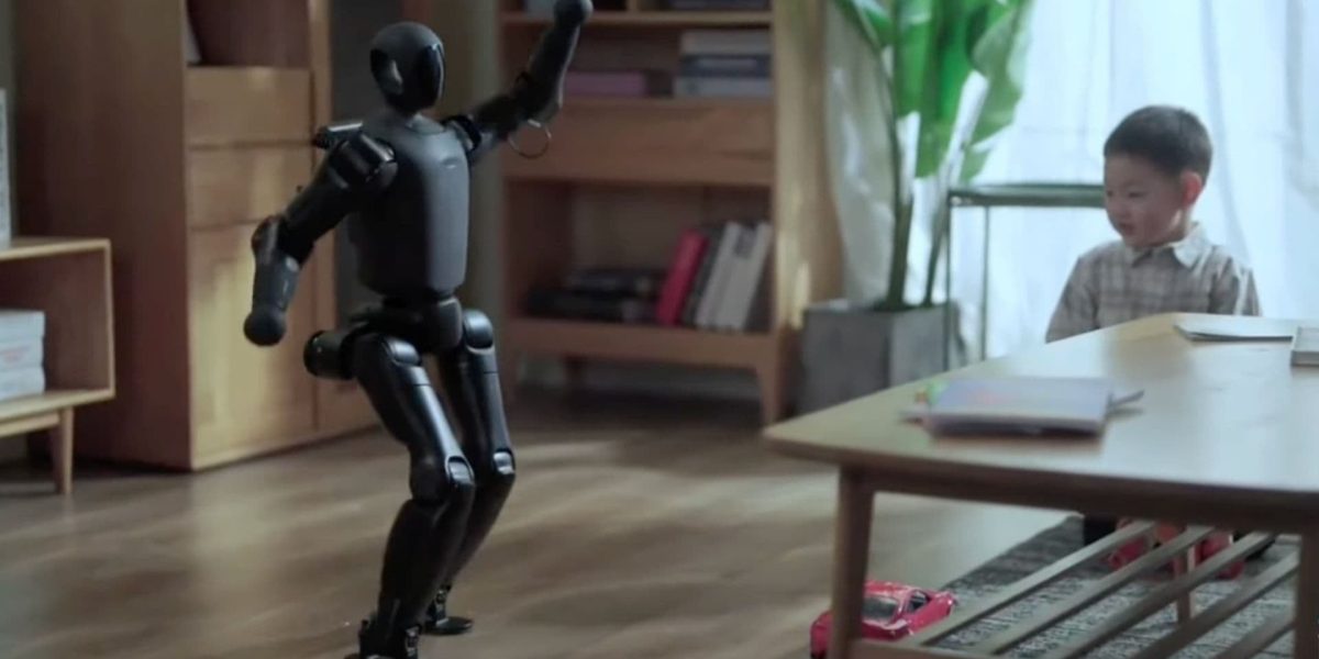 cel-mai-mic-robot-umanoid.jpg - StiriAlese