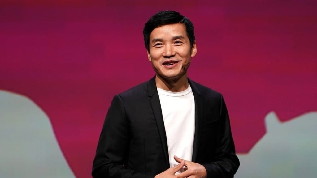 Autoritățile din Taiwan au făcut un pas fără precedent în industria high-tech, emițând un mandat de arestare pe numele lui Pete Lau, CEO și cofondator al companiei chineze OnePlus