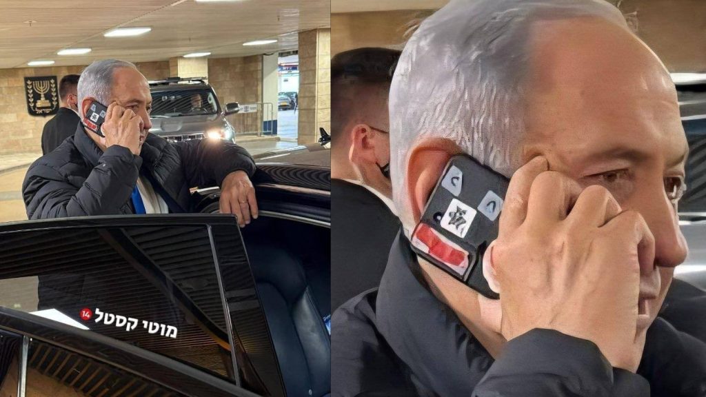 O imagine recentă cu premierul Israelului, Beniamin Netanyahu, a stârnit zvonuri rapide în mediul online, dar nu pentru conținutul discursului sau activitatea politică, ci pentru un detaliu aparent superficial: pe camera telefonului său, o bandă adezivă sau un sticker acoperea zona de obicei dedicată obiectivului