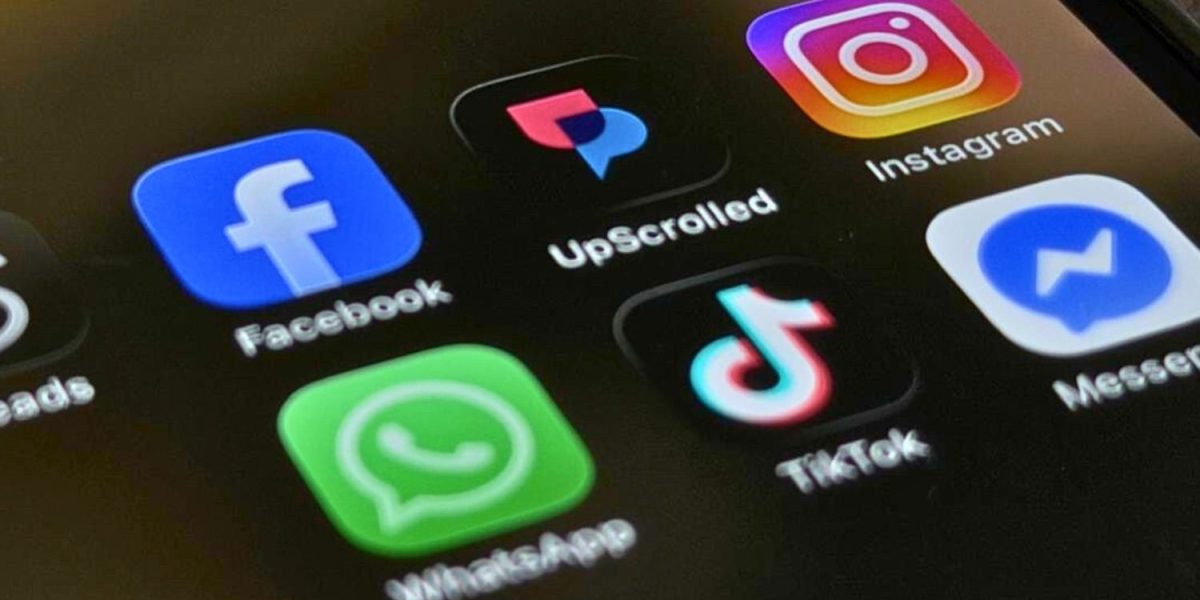 competitie-tiktok-upscrolled.jpg - StiriAlese